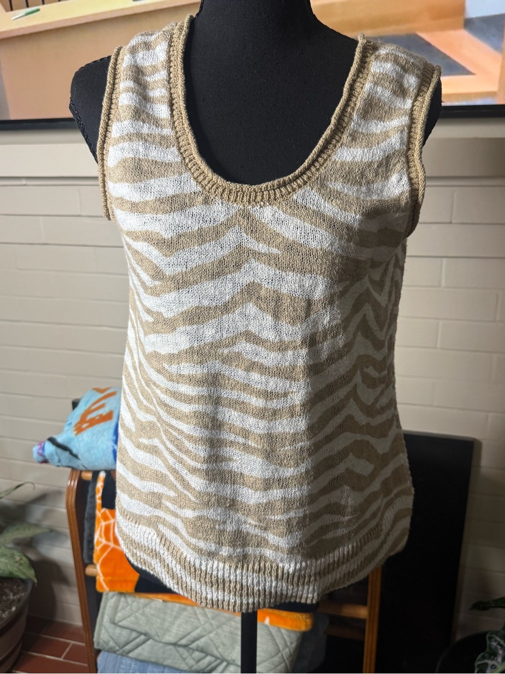 Sleeveless Zebra-Stripe Knit Tank Top - Beige & White